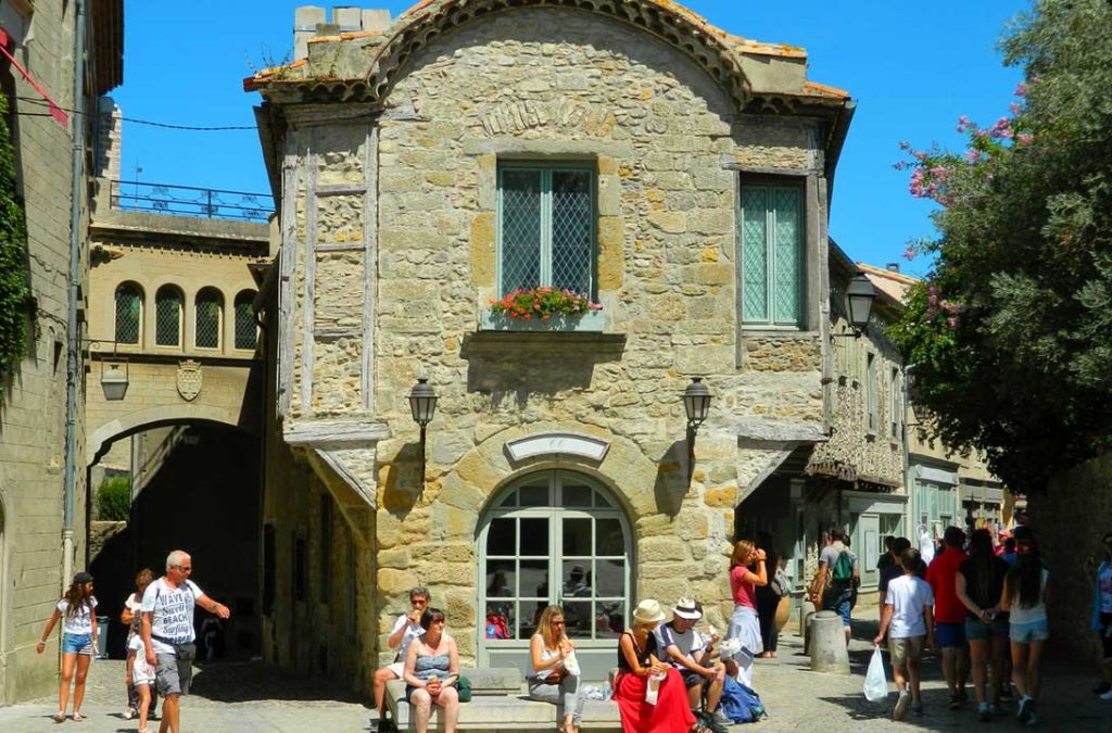 Esquina fotogênica dentro da cidade murada de Carcassonne