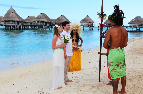 Pensando em casar fora do Brasil? Saiba como é um casamento na Polinésia Casamento na Polinésia Francesa - Foto: Ticiana Giehl e Marquinhos Pereira/Escolha Viajar