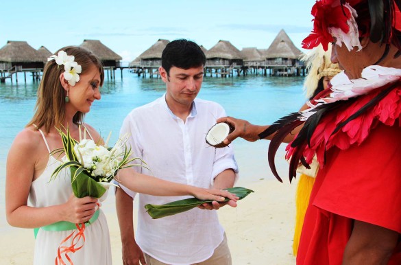 Pensando em casar fora do Brasil? Saiba como é um casamento na Polinésia Casamento na Polinésia Francesa - Foto: Ticiana Giehl e Marquinhos Pereira/Escolha Viajar