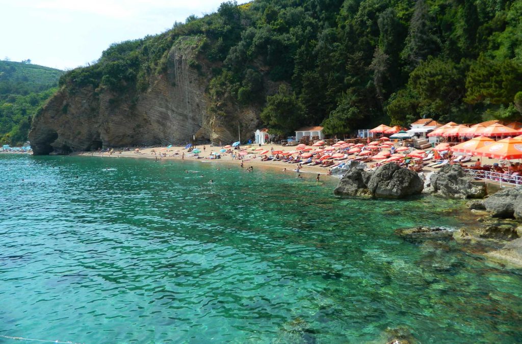 As praias da cidade de Budva estão entre as mais bonitas da Europa