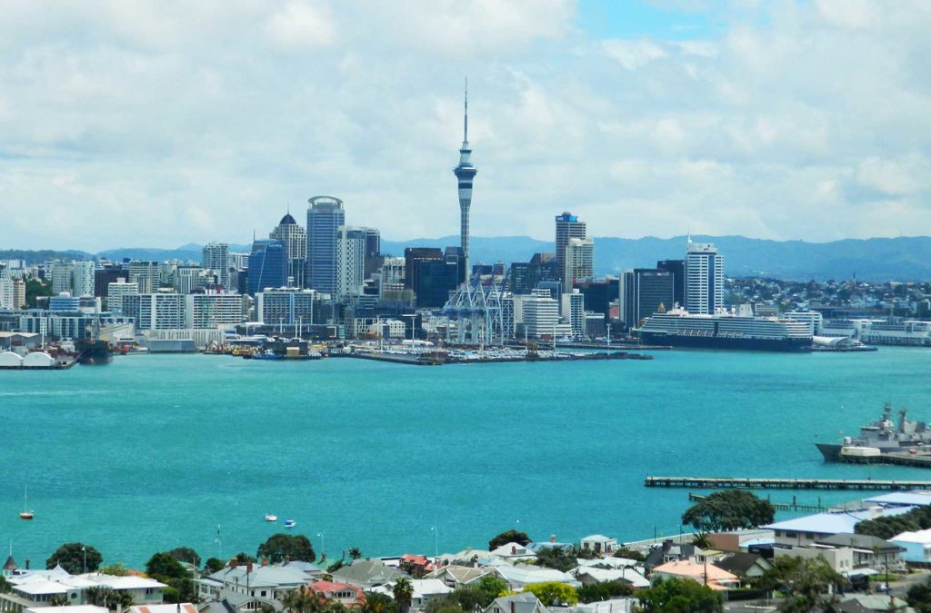 Auckland vista desde o Mount Eden, um vulcão extinto do outro lado da baía
