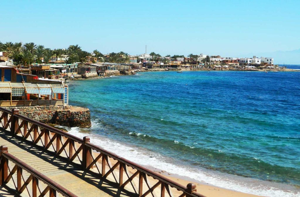 Mar Vermelho banha o balneário de Dahab, na Península do Sinai