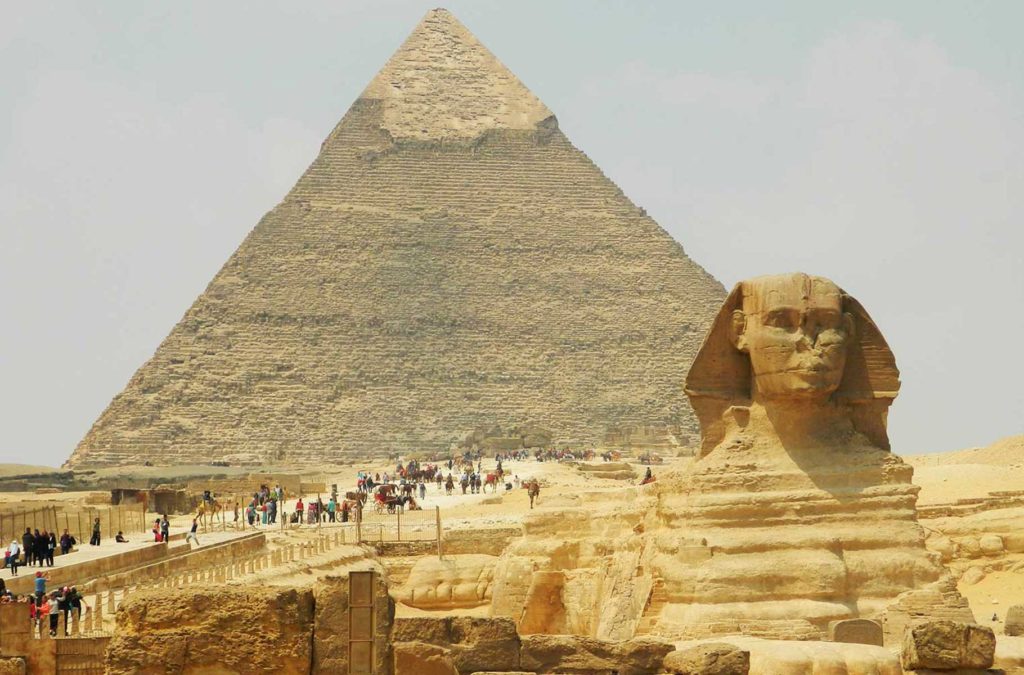 As pirâmides e a esfinge de Gizé são o principal cartão-postal do Egito, mas não o únic