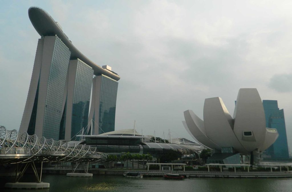 O que fazer em Cingapura - Hotel Marina Bay Sands domina a Baía de Cingapura