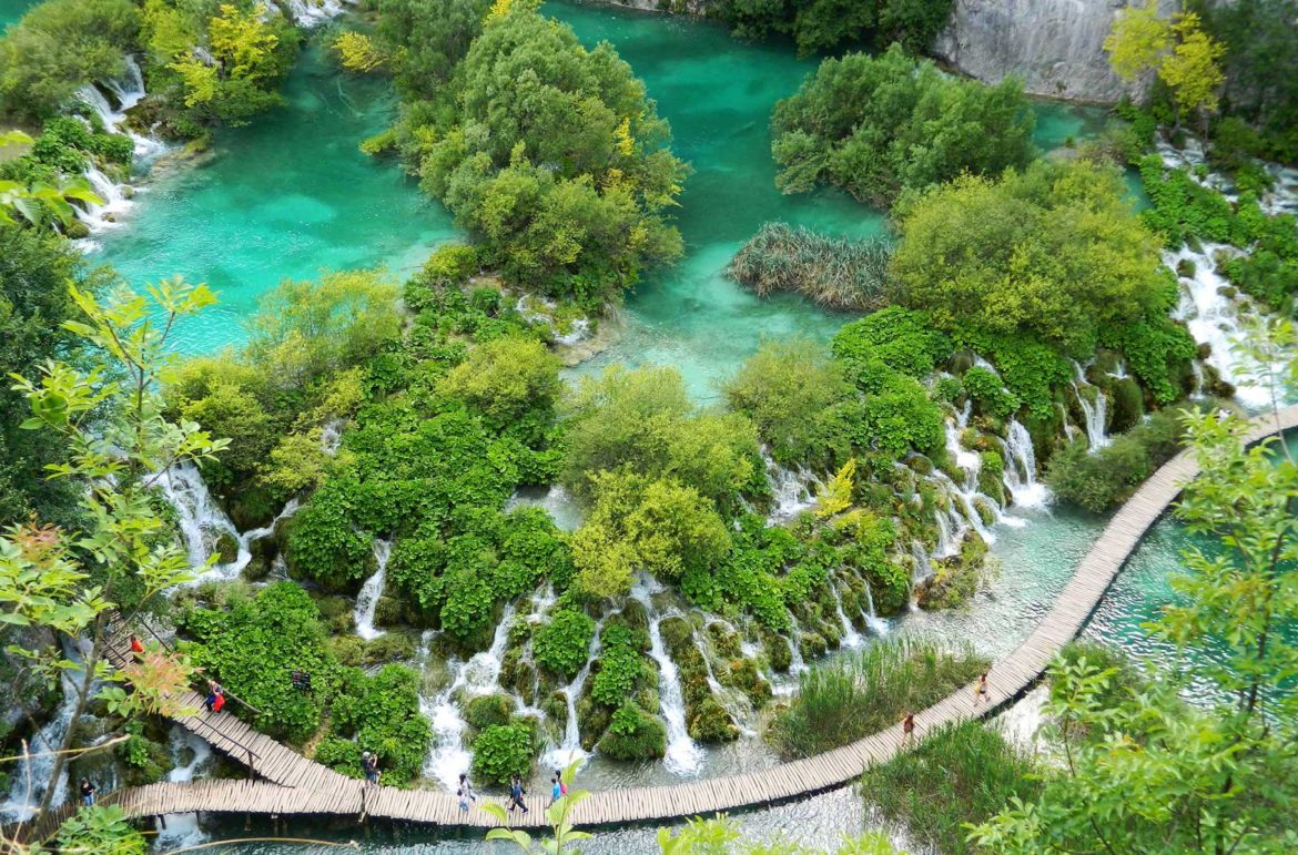 Vista aérea dos Parque dos Lagos Plitvice (Croácia)