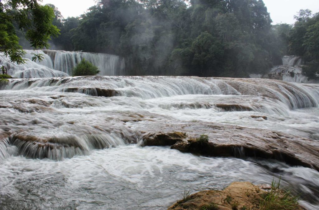 Série de cachoeiras no Parque Nacional Agua Azul, no México