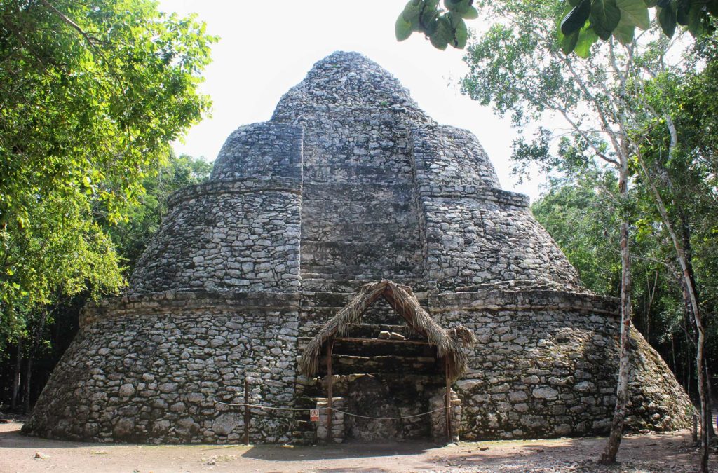 Pirâmide 'La Iglesia' é destaque nas ruínas de Cobá, no México