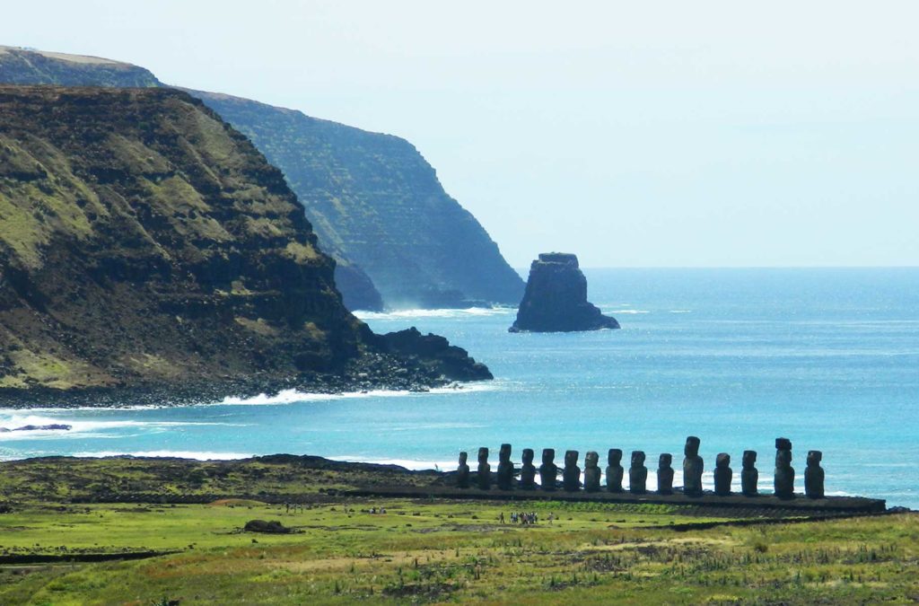 Grupo de moais Ahu Tongariki, na Ilha de Páscoa (Chile)