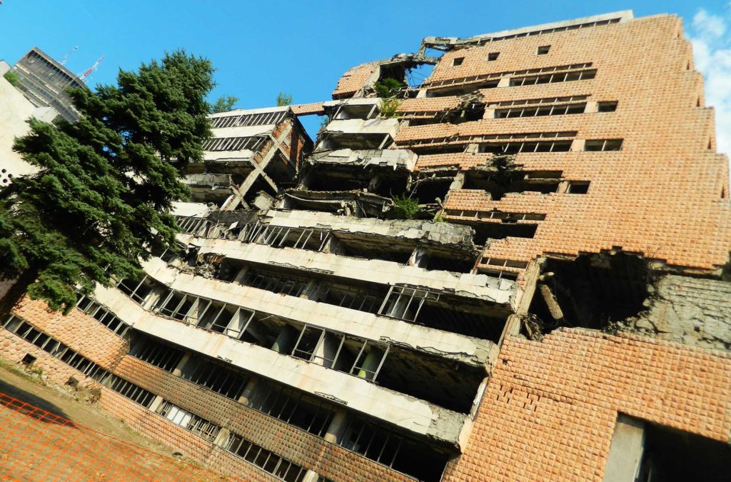 O que fazer em Belgrado - Prédios bombardeados pela OTAN