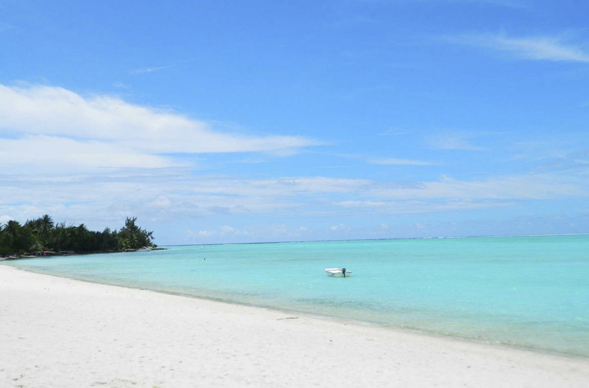 Praia de Matira, na Ilha de Bora Bora (Polinésia Francesa)