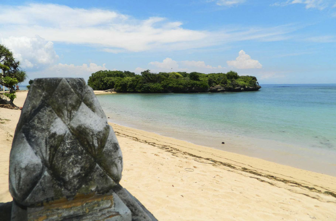 Escultura hindu na Praia de Nusa Dua, na Ilha de Bali (Indonésia)