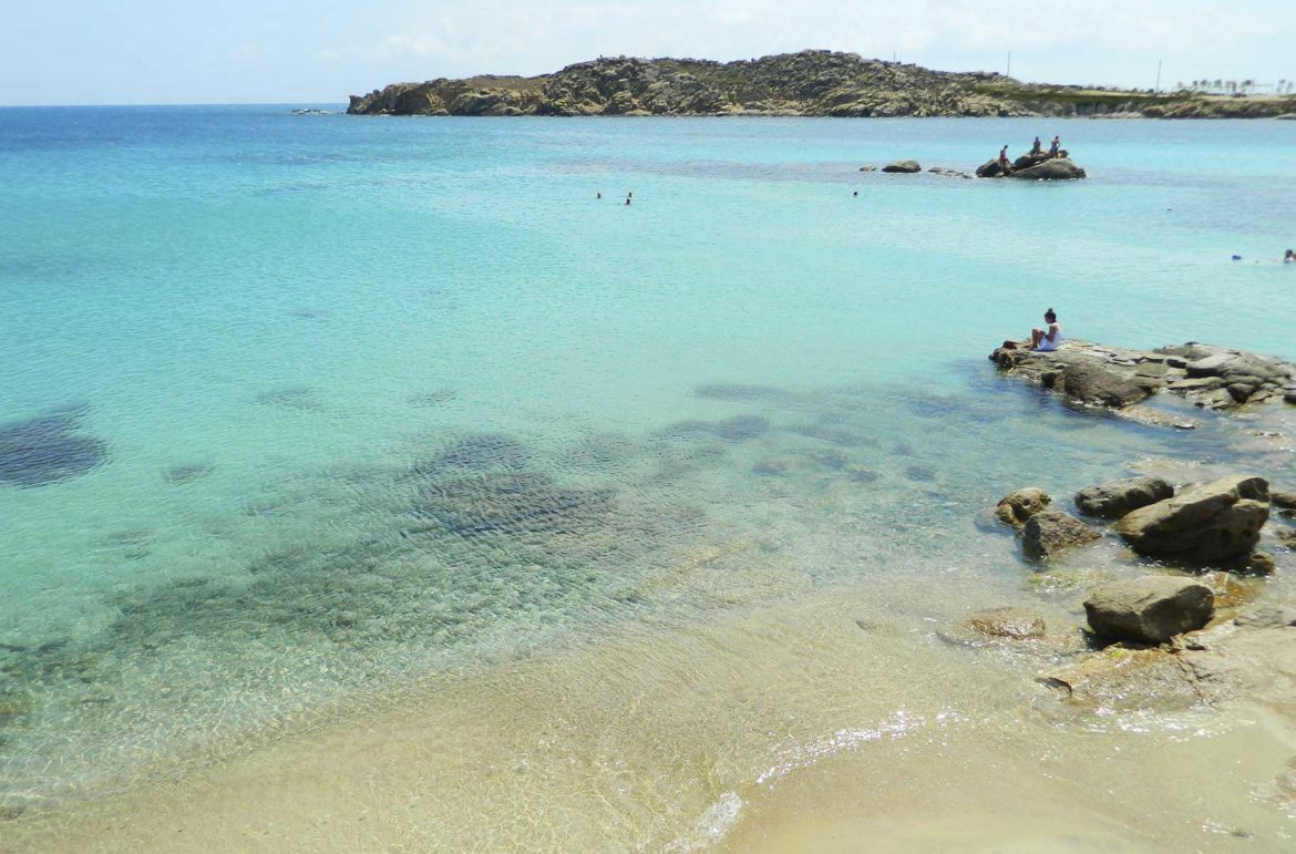 Praia de Paraga, na Ilha de Mykonos (Grécia)