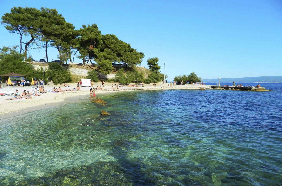 Praia Bacvice, em Split (Croácia)