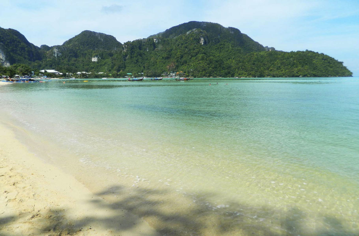 Loh Dalum Bay, na Ilha de Phi Phi Don, Arquipélago de Koh Phi Phi (Tailândia)