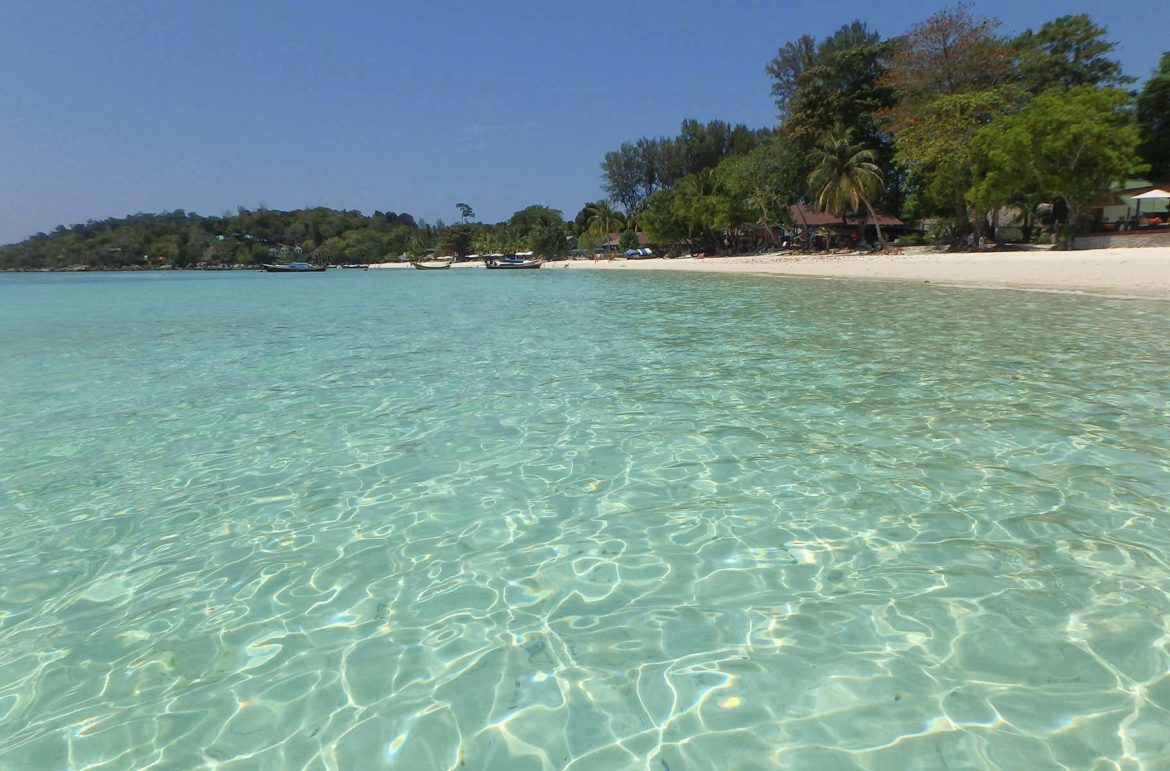 Praia Pattaya, na Ilha de Koh Lipe (Tailândia)