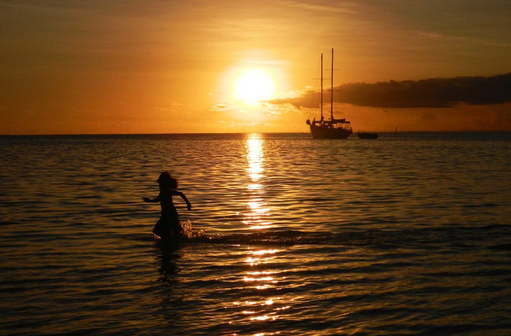 Pôr do sol na Ilha de Mana (Fiji)