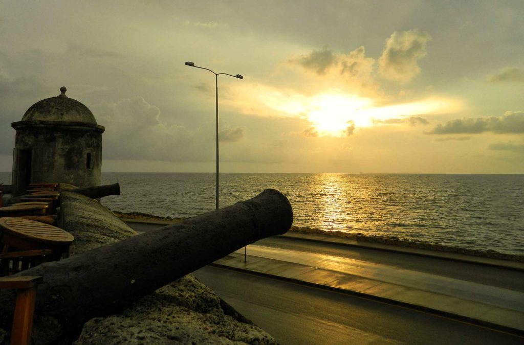 Pôr do sol nas muralhas de Cartagena (Colômbia)