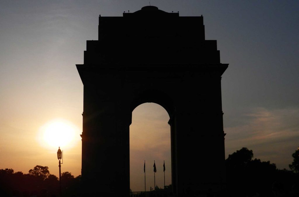 Entardecer no India Gate, em Nova Déli (Índia)