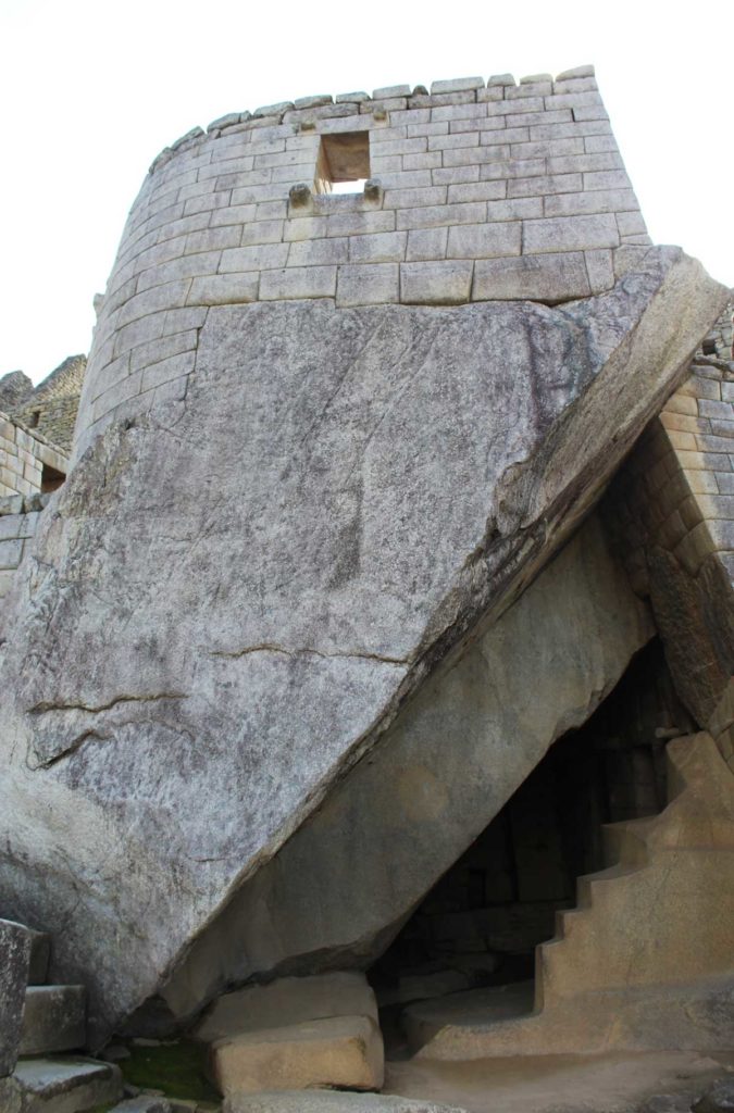 Ruínas do Templo do Condor, na cidade inca de Machu Picchu
