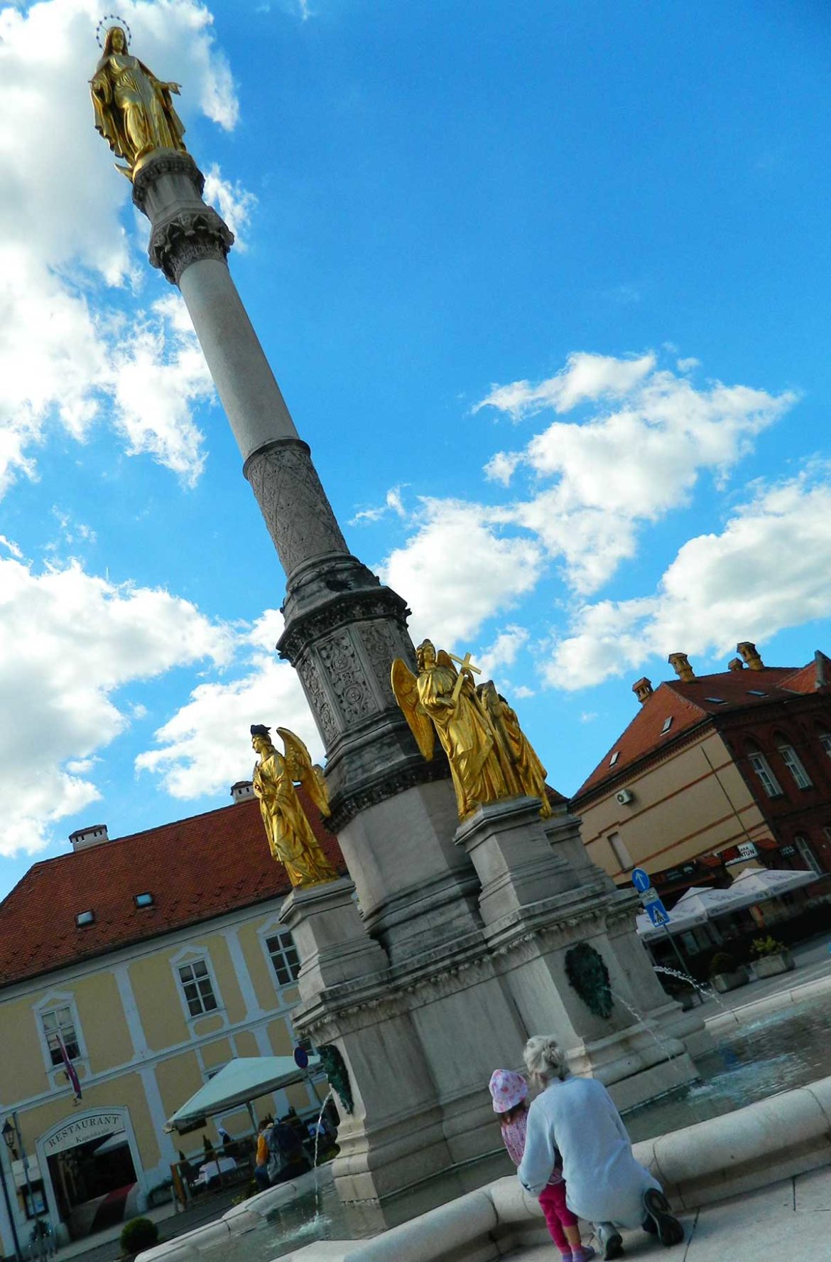 Fotos da Croácia - Coluna de Santa Maria, em Zagreb