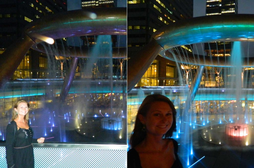 Montagem mostra foto de mulher em frente à Wealth Fountain, em Cingapura, com e sem o uso de flash