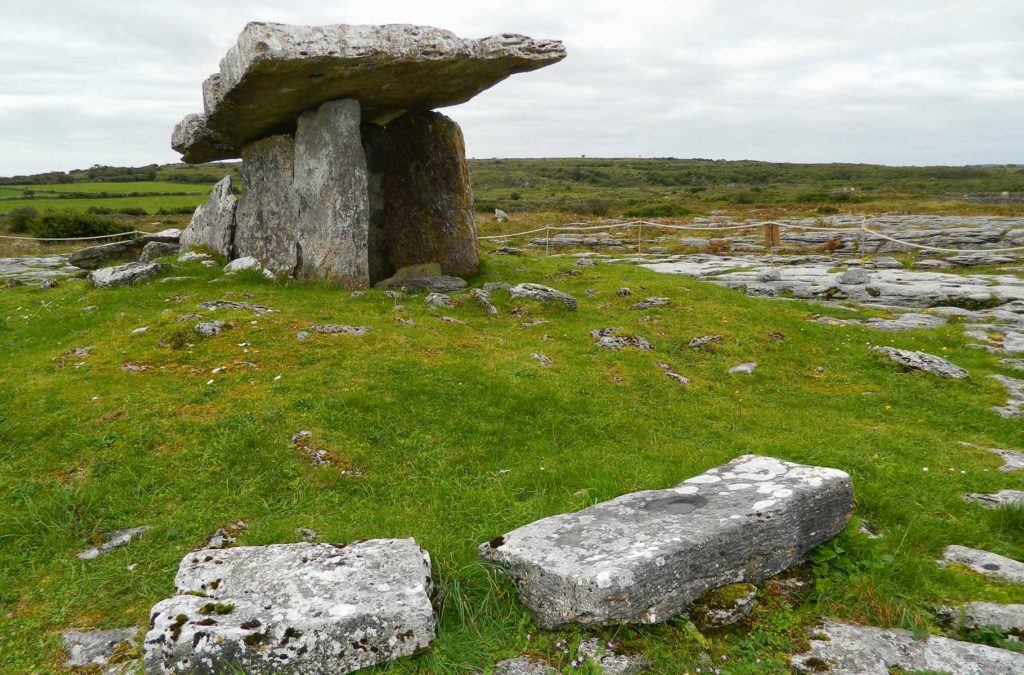 Roteiro na Irlanda - Tumba de Poulnabrone