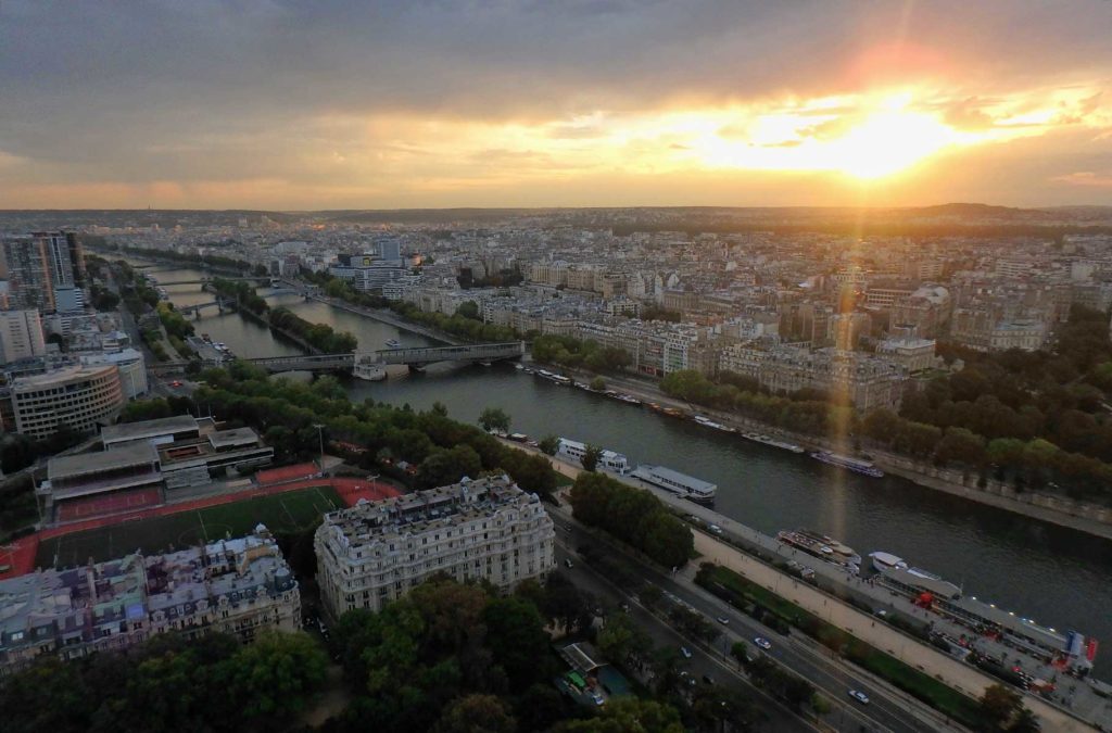 Como visitar a Torre Eiffel - Pôr do sol visto do alto da torre