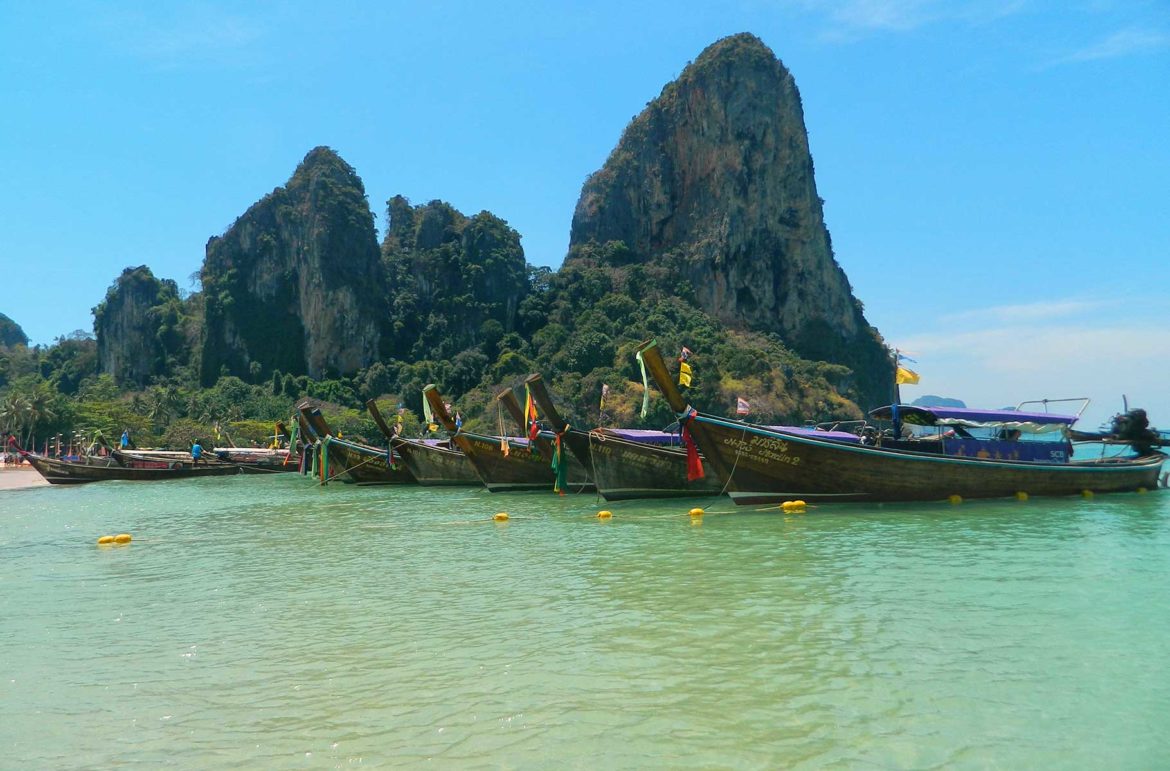 Praia West, em Railay Beach