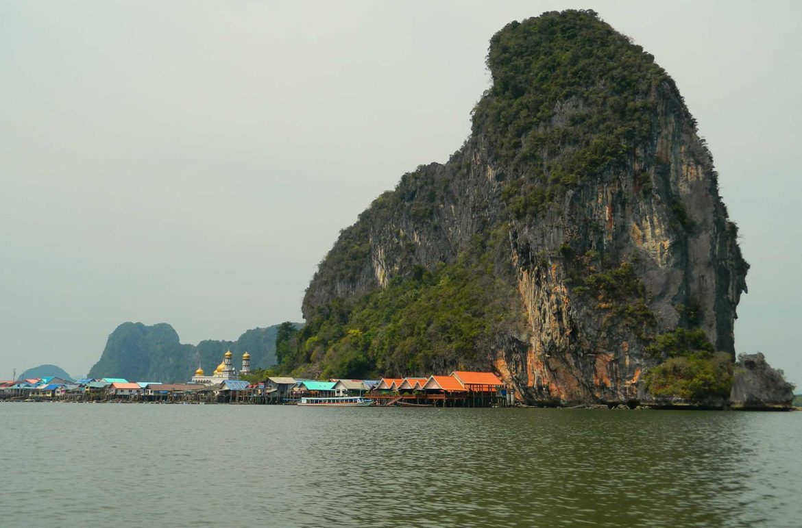 Cidade flutuante de Koh Panyi, em Phang Nga