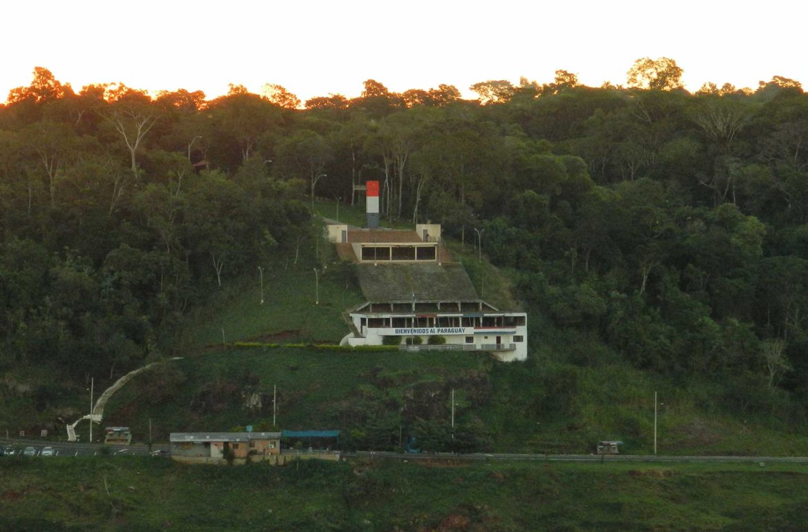 Fotos de Foz do Iguaçu - Marco das Três Fronteiras (Paraguai)