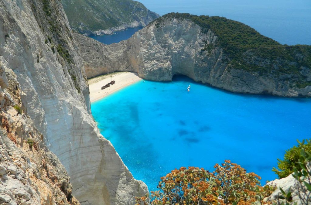 Quanto custa viajar para Grécia - Vista da Praia Navagio, na Ilha de Zakynthos