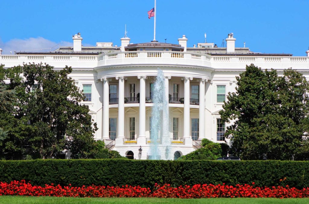 Fachada da Casa Branca vista desde o President's Park, em Washington