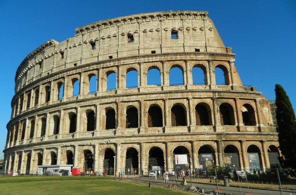 Fachada do Coliseu, em Roma (Itália)