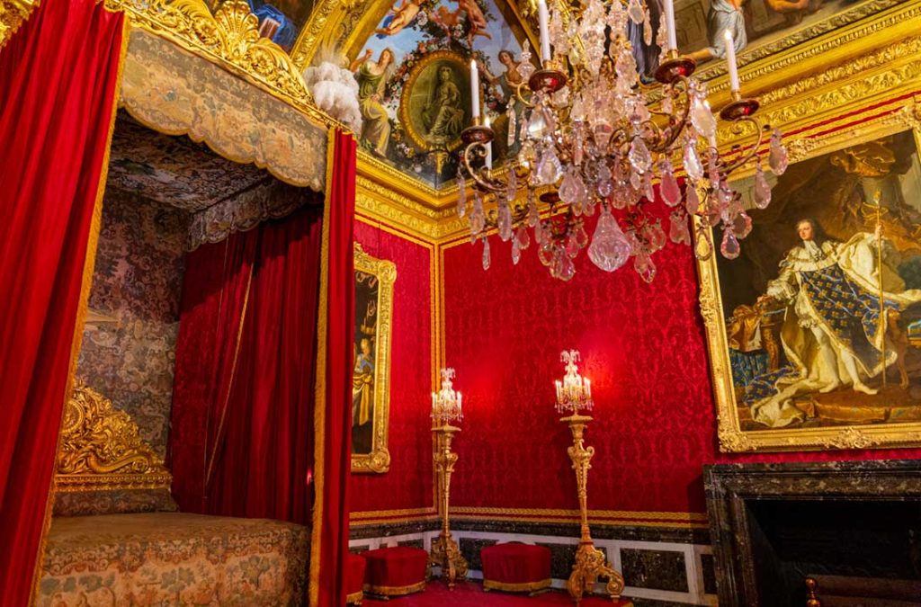 Quarto do Rei no Palácio de Versalhes, atração de graça nos arredores de Paris (França)