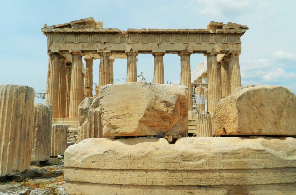 Ruínas do Partenon, o principal templo da Acrópole de Atenas