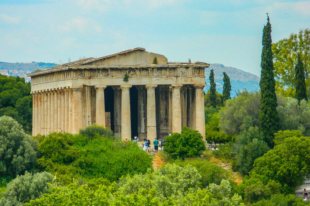 Ruínas do Templo de Hefesto se destacam na Ágora de Atenas (Grécia)