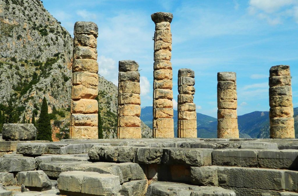 Ruína do Templo de Apolo, em Delphi (Grécia)