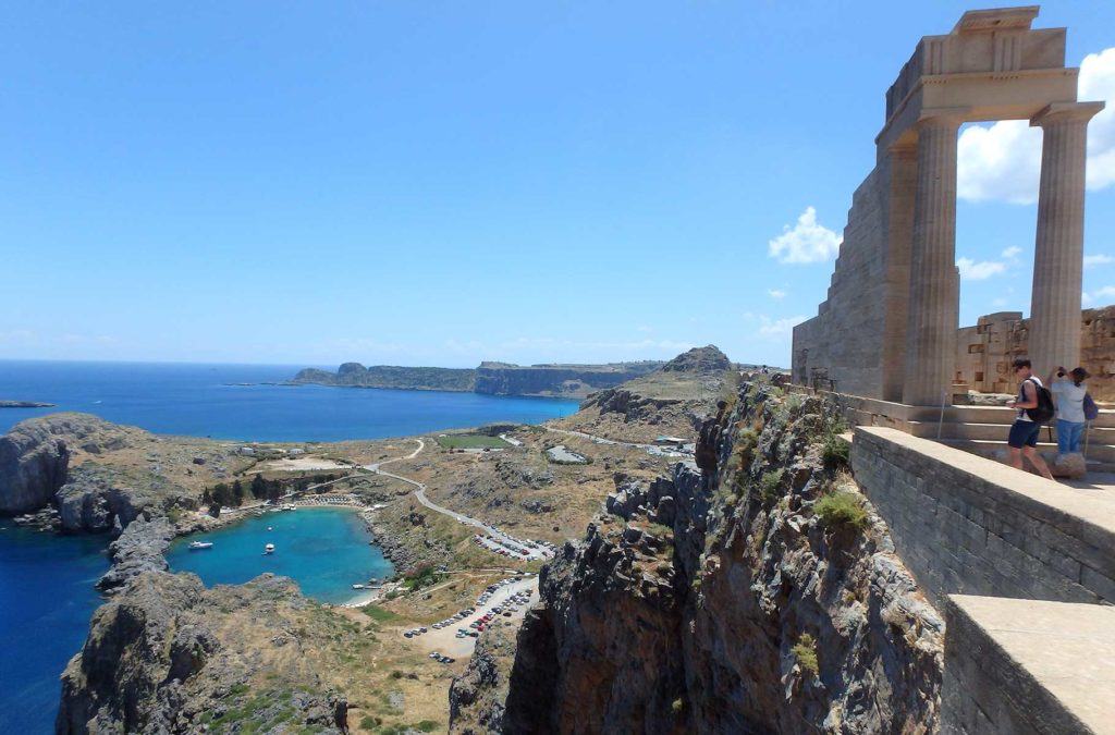 Saint Paul's Bay vista do alto da Acrópole de Lindos