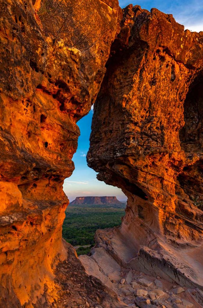 Morro do Chapéu visto pelo Portal da Chapada das Mesas (Brasil)