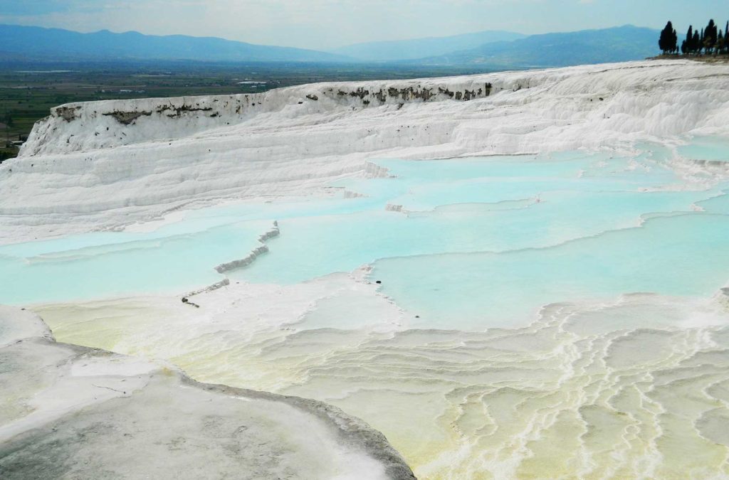 Vista dos terraços superiores de Pamukkale (Turquia)