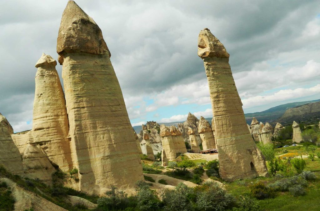 Rochas características do Vale do Amor, na Capadócia (Turquia)