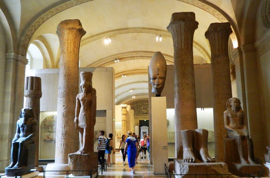 Coleção de arte egípcia é um dos destaques o que ver no Louvre