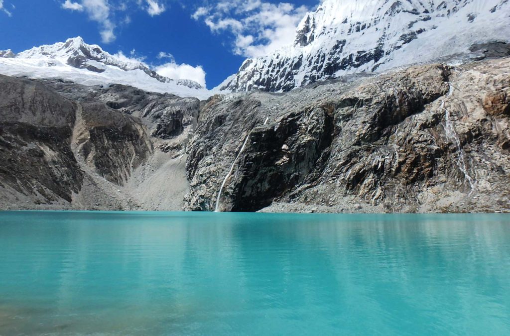 Vista da Laguna 69 em meio à Cordilheira Branca, no norte do Peru