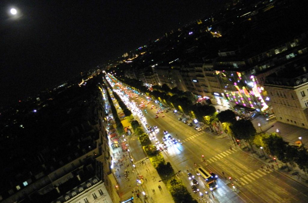 Lugares vistos de cima - Avenida Champ-Elysées, em Paris (França)