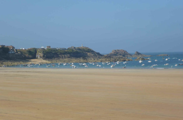 Conheça a Costa Esmeralda, na França Conheça a Costa Esmeralda, na França - Saint Lunaire