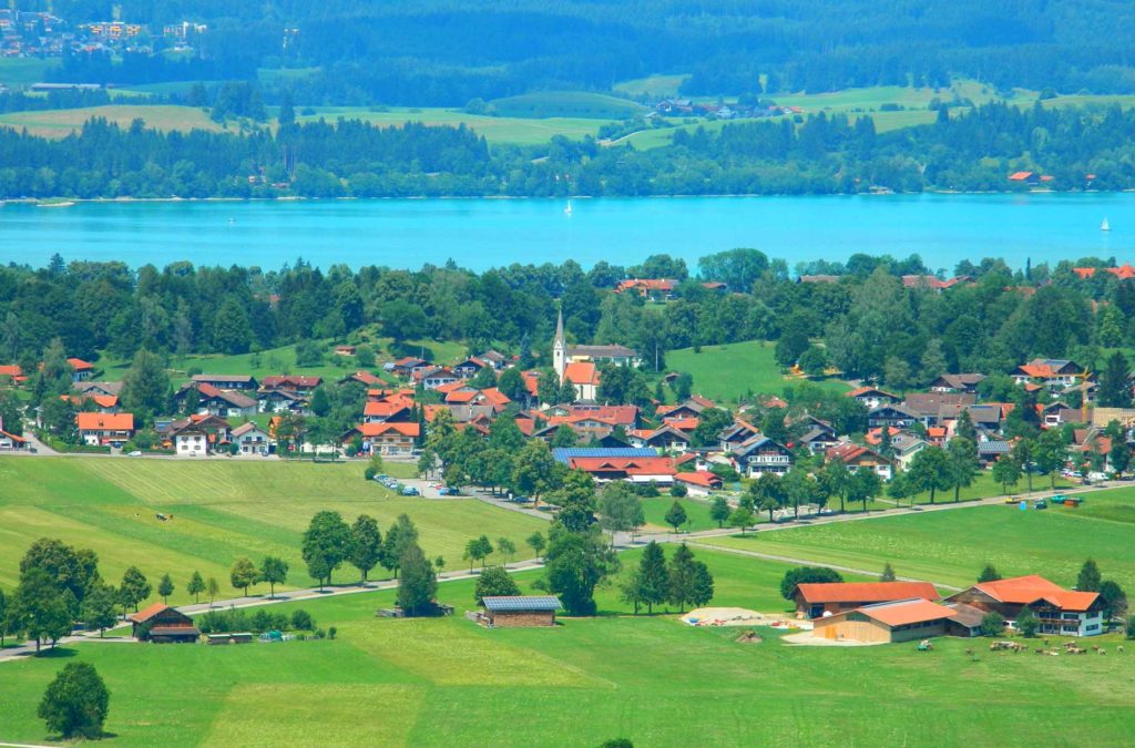 Cidade de Schwangau vista do alto do Castelo de Neuschwanstein