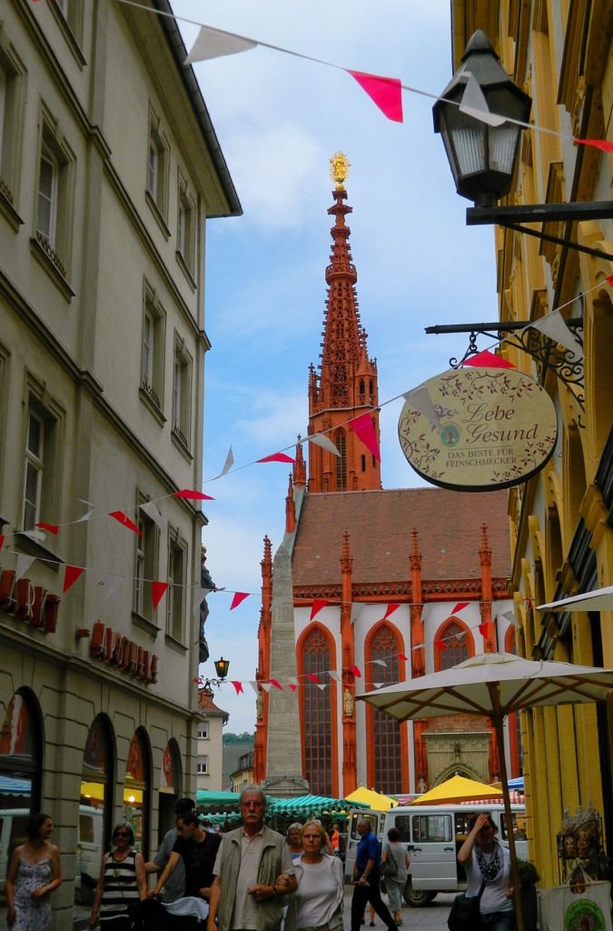 Marktplatz, em Würzburg, primeira cidade da Rota Romântica