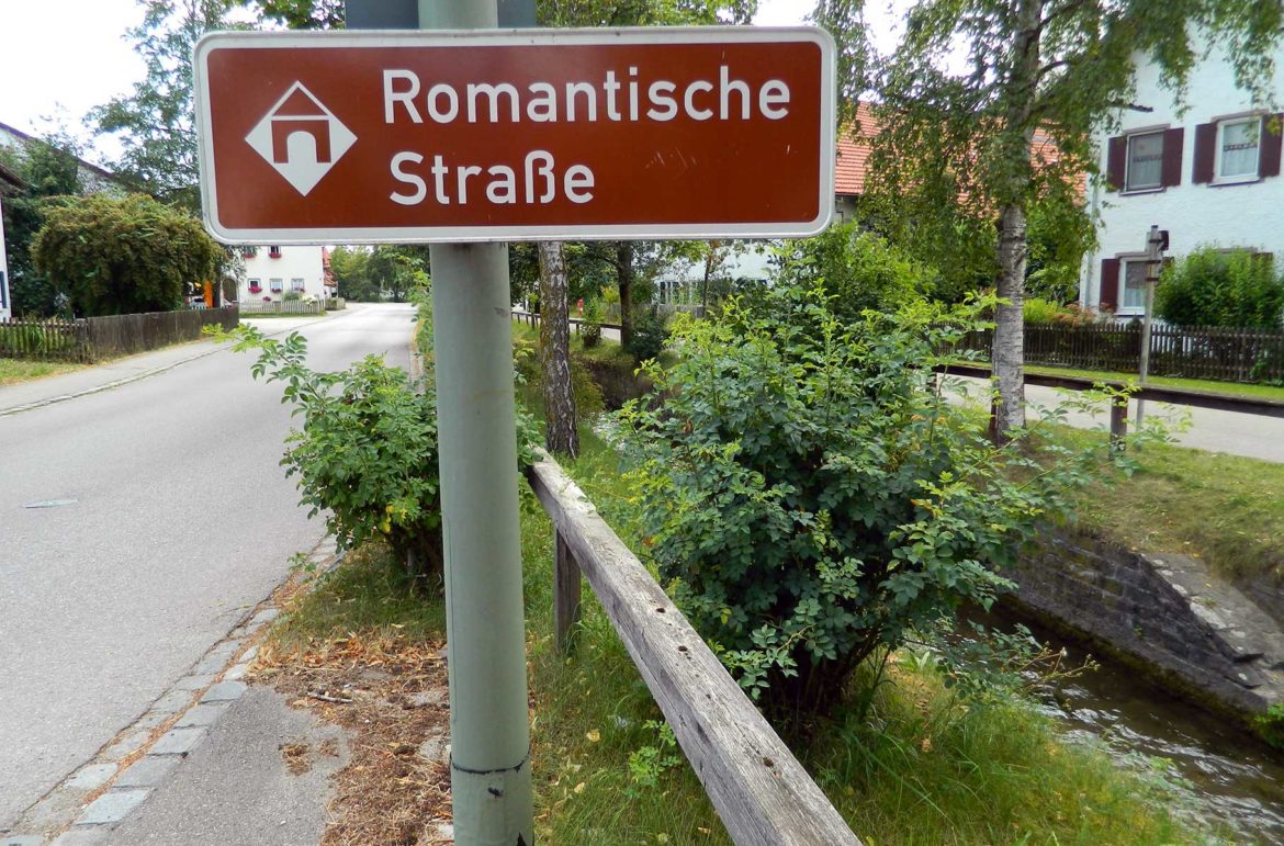 Roteiro na Rota Romântica da Alemanha para 4 dias de viagem Placa indica a Rota Romântica da Alemanha