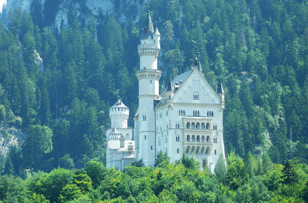 Castelo de Neuschwanstein, em Schwangau, não pode ficar fora da sua lista de o que fazer na Alemanha