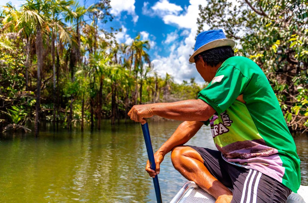 Passeio de barco pelo Lago Verde